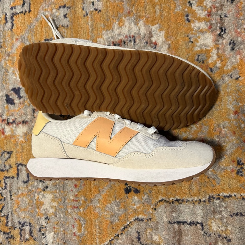 New Balance Women's 237 V1 Sneaker Angora/Hazy Peach/Washed Amber US size 8